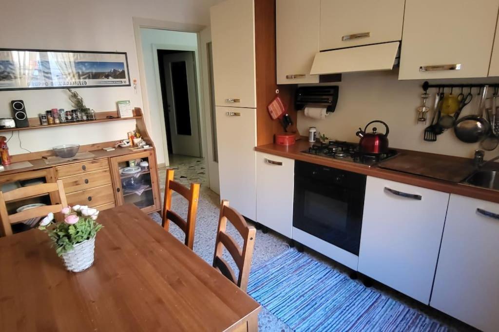 La Casa Di Lucia: Grande Appartamento Con Balcone 布雷西亚 外观 照片